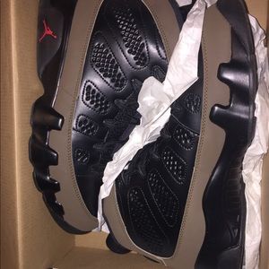 Retro Jordan olive 9